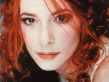 Mylene_Farmer_b7f657144d799897d097e840915d9637